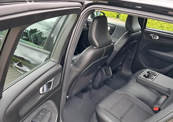 Volvo XC 40 cena 83900 przebieg: 197000, rok produkcji 2018 z Maków Podhalański małe 529